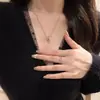 Livro da Chapeuzinho Vermelho Novo Estilo Chinês Luxo Leve Brilhante Rosa Vibrante Tesouro Pai Diamante Pai Luton Pingente Colar Elegante de Alta Qualidade para Mulheres