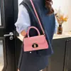 Bolsa de Mão Feminina Tendência 2025 Nova Estilosa Ombro Transversal Pequena Quadrada para o Dia a Dia