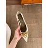 Primer Encuentro Zapatos de Salón de Punta Baja con Hebilla Metálica Retro para Mujer Otoño Rojo Vino Versátiles Tacón de Gato Zapatos para Ir al Trabajo Tacón Bajo
