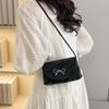 Bolsa Coreana de Nicho para Axila para Mulheres 2025 Nova Moda Tendência Bolsa Pequena Quadrada de Mão Design de Nicho Bolsa Transversal Elegante