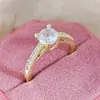 Anillo de Zirconia con un Toque de Lujo Ligero y de Gama Alta, Joyería Exquisita de Yiwu para Mujer, Diseño de Nicho, Regalo para el Día de San Valentín R212