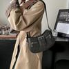 Bolsa de design de nicho retrô francês feminina primavera 2025 simples casual pequena bolsa quadrada bolsa de axila elegante de alta qualidade