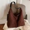 Bolsa Grande Bordada com Treliça de Diamantes Feminina 2026 Nova Outono Inverno Retrô de Ombro Único Casual Grande Capacidade Bolsa Tote para o Dia a Dia
