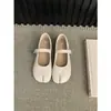 Zapatos Mary Jane retro de estilo japonés suaves para mujer, con diseño de puntera dividida, nueva colección de otoño, versátiles, cómodos y fáciles para los pies, perfectos como zapato plano casual