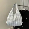 La Bolsa de Axila de Moda de Este Año Presenta Elegantes Pliegues de Nube y Diseño de Burbujas para Mujer, una Bolsa de Lona Sencilla y Casual para Otoño
