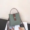 Bolso de mujer de cuero genuino transfronterizo, nuevo bolso cubo versátil para el trabajo para mujer, bolso de mano de moda de gran capacidad, bolso cruzado casual