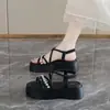Sandálias Femininas de Tira Única Estilo Chic Francês 2026 Novo Verão Outdoor Solado Grosso Plataforma com Strass Sandálias Versáteis com Elástico no Calcanhar Femininas
