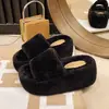 Zapatillas de algodón con suela gruesa, nuevas, versátiles, a la moda, para otoño e invierno, de una sola tira, peludas, para usar en exteriores, 2026, zapatos peludos antideslizantes, zapatillas para mujer, modernas