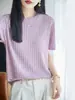 El lino de bambú es seco y amigable con la piel, con exquisitos adornos de pedrería colorida en el cuerpo. Es una camiseta básica de manga corta ajustada para un estilo casual y relajado en primavera y verano.