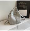 Bolsa de Ombro Fresca de Verão Feminina 2024 Nova Bolsa Balde Coreana Multifuncional Combina com Tudo Ombro Transversal