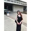Vestido regata com gola listrada contrastante estilo Chanel para mulheres, vestido bodycon de verão que afina a cintura, puro e sedutor, vestido de comprimento médio que emagrece