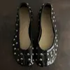 Zapatos de pezuña de cerdo de punta dividida estilo francés de piel de oveja suave para mujer, nuevos zapatos planos de moda 2026 con remaches, zapatos planos de cuero de boca poco profunda