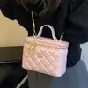 Bolso de hombro y bandolera de nicho de alta gama para mujer, nuevo y moderno estilo de verano 2026, bolso tipo caja con cadena acolchada inspirado en Chanel