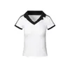Camiseta Yechuan # 2026 Gola V Manga Curta Estilo Americano para Mulheres, Estilo Garota Apimentada, Modelagem Justa, Design que Afina a Cintura, Top Esportivo.