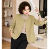2026 Roupa para Mãe Estilo Pequeno Perfume Gola Redonda Manga Longa Jaqueta Tamanho Grande para Meia-idade Inverno Novo Estilo Aquecimento Reduzir Idade Jaqueta Versátil