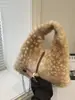 Bolso de Felpa de Gran Capacidad para Invierno para Mujer 2026 Nuevo Bolso Peludo de Moda con un Toque de Lujo Bolso Cruzado Versátil con Cadena