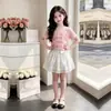 Conjunto de dos piezas de verano: top fino de manga corta elegante y moderno para niños mayores, falda casual dulce y linda con lazo