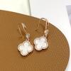 Aretes colgantes de flor y hoja de estilo pequeño fragante, aguja de plata esterlina s925 chapada en oro real, aretes de clip para la oreja con hebilla para la oreja blanco y negro, aretes ins