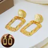 Aretes Europeos y Americanos Que No Se Desvanecen, Collar Versátil de Gama Alta en Oro de 18 Quilates, Aretes Franceses de Lujo Accesible, Joyería de Aretes de Material de Cobre