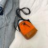Bolsa Transversal Niche Sports Casual Pequena Bolsa Street Masculina e Feminina Simples Moda Primavera 2025 Bolsa Balde de Ombro
