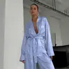 Pijama de cetim de seda gelada europeu e americano 2026 para mulheres, conjunto de duas peças de outono com mangas compridas e calças compridas, atacado de roupas caseiras femininas transfronteiriças