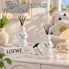 Adorno aromático con forma de cachorro blanco, estilo vintage, difusor de varillas sin llama, para sala de estar, recibidor o escritorio, creando una atmósfera acogedora