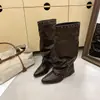 Calça Botas de Cano Alto Street Style de Nicho da Moda Feminina Outono/Inverno Retrô Meilade Bico Fino Moda Hot Girl Sola Grossa Rebite Botas Longas