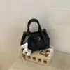 Bolso de Mano Tejido a Mano de Nicho Coreano para Mujer 2026 Nuevo Estilo Primavera Bolso Tote Cesta con Acabado de Alta Gama, Diseño Acolchado de un Solo Hombro