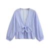 Roupas Femininas de Comércio Exterior 2025 Verão Estilo Europeu e Americano Decote V Blusa Camisa Decorada com Laço + Calças Listradas Terno para Mulheres B22540
