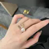 Exquisito Anillo de Lujo Accesible con Diamantes Brillantes para Mujer, Nuevo Anillo de Dedo Índice de Moda de Alta Gama Completamente Diamantado Zirconio Rosa Perla de Alta Gama Pulsera
