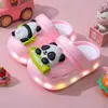 Nuevos y lindos zuecos de dibujos animados de helicóptero con suelas suaves e luces para niños, zapatillas versátiles ligeras de EVA para exteriores