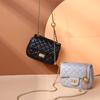 Bolso Pequeño de Bola Dorada 2025 Nuevo Bolso Cruzado Cuero Genuino Pequeño Estilo Chanel Moda Acolchado Cadena Bolso Popular de Hombro para Mujer
