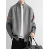 Suéter cárdigan de punto para hombre con bloques de color a rayas, colección otoño/invierno 2026, cuello alto estilo americano, engrosado para mayor calidez y una sensación lujosa