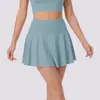 Saia plissada de tênis de cintura alta para mulheres com forro anti-exposição, saia-calça de ioga, saia curta esportiva de secagem rápida que abraça o quadril, design de peça única com aparência de duas peças