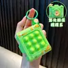 Llavero de juguete de empuje luminoso, juguete antiestrés para inquietos, regalo pequeño, colgante para bolso, llavero divertido para coche, venta al por mayor