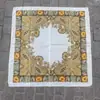70 Lenços de Seda Quadrados Pequenos Lenços de Seda Estampados com Letras Estéreo Retrô para Mulheres Novos Lenços de Pescoço Profissionais Lenços de Cetim Atacado