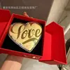 O Conjunto de Caixa de Presente Bolo Coração de Ouro de Coração Único da Shuibei é um Presente de Dia dos Namorados Chinês para Sua Namorada e Esposa