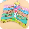 Fabricante Produce Perchas de Madera con Dibujos Animados para Niños, Exhibidores de Ropa para Niños, Venta al por Mayor de Regalos de Madera, 0.6 cm de Espesor