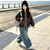 Chaqueta de cuero de primavera y otoño para niñas, nuevo estilo 2026, chaqueta estilo coreano, sudadera con capucha y pantalones vaqueros, un conjunto de tres piezas para niños mayores