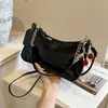 Bolso de Hombro/Mano de Cuero Patentado Color Sólido Versátil Moda Otoño 2026 con Cadena Texturizada Chic Lujo Ligero Trendy