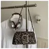 Elegante bolso de mano retro, nueva colección primavera 2025, bolso pequeño cuadrado, bolso de hombro chic estilo coreano, bolso cruzado versátil y elegante