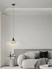 Lámpara colgante de cristal minimalista italiana para mesita de noche, lámpara colgante de atmósfera de entrada de dormitorio de diseñador creativo de lujo ligero