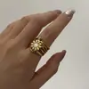 Conjunto de três anéis empilháveis vintage floral com estampa de leopardo e madrepérola, europeu e americano, transfronteiriço, moderno e único, banhado a ouro envelhecido para mulheres
