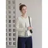 Camiseta de manga larga de encaje con lunares color albaricoque estilo coreano para mujer, nuevo top tipo cárdigan de otoño ajustado de dos piezas simuladas