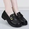 Zapatos de cuero pequeños cómodos, de suela blanda para mujer, novedades otoño 2026, mocasines versátiles de estilo retro británico, tacón grueso, zapatos de vestir elegantes