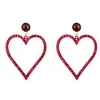 Bestseller transfronteiriço europeu e americano: Brincos femininos em forma de coração oco vermelho cravejados de diamantes, luxo leve e elegantes, brincos versáteis para o dia a dia para mulheres