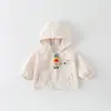 Jaqueta Infantil Primavera e Outono Novo Estilo Meninos e Meninas Bebê Fashionável Jaqueta com Capuz de Camada Dupla Jaqueta Corta-vento de Outono para Bebês e Crianças Pequenas