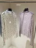 Top HERS em camadas estilo coreano com estampa floral, criando um visual suave e descontraído; Camiseta de manga comprida para mulheres, inverno 2026