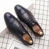 Zapatos de cuero para tallas grandes transfronterizos, nueva colección 2024, zapatos de hombre modernos y a la moda, zapatos de cuero casual retro estilo británico, adecuados para uso de negocios y formal