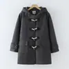 Ropa de Invierno 2025 Estilo Japonés Etiqueta de Cuero Botón de Cuerno Cardigan con Capucha de Longitud Media Chaqueta de Lana Venta al por Mayor